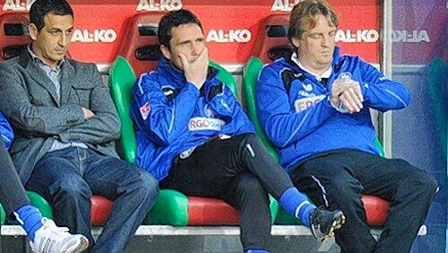 Lange Gesichter auf der Fürther Bank: Manager Rachid Azzouzi, Co-Trainer Mirko Reichel und Chef Mike Büskens (von links). Lange Gesichter auf der Fürther Bank: Manager Rachid Azzouzi, Co-Trainer Mirko Reichel und Chef Mike Büskens (von links).