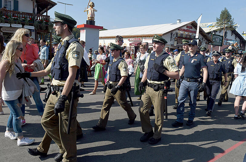 Polizei auf dem Festgelände.