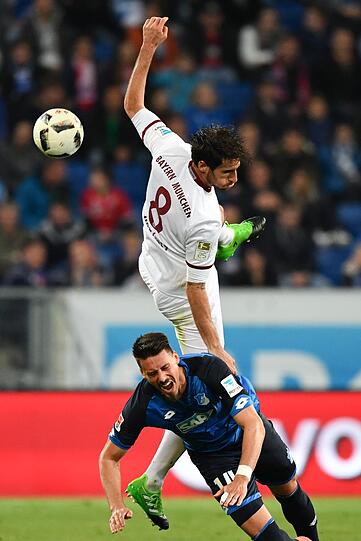 JAVI MARTÍNEZ: NOTE 3. Schwerer Stand: Oft zweiter Sieger gegen Ex-Bayern-Stürmer Wagner, der die Bälle geschickt verteilte und weiterleitete. Gewann seine letzten 15 Ligaspiele in der Fremde.