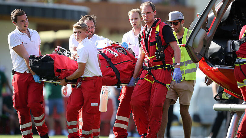 Abdelhak Nouri wurde mit dem Hubschrauber in die Klink geflogen.