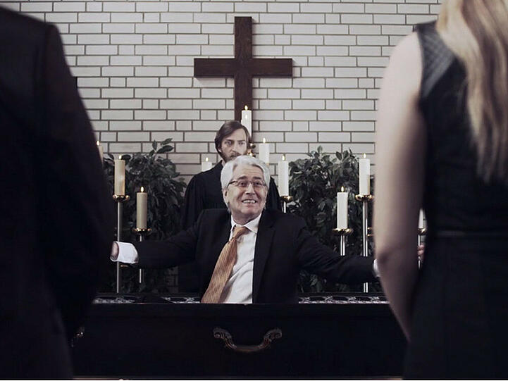 Makabrer Scherz: Frank Elstner bei seiner eigenen Beerdigung
