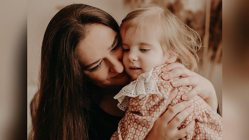 Rund vier Millionen Menschen sind in Deutschland von einer seltenen Krankheit betroffen. Im Bild: Stefica Budimir-Bekan und ihre Tochter Ana.