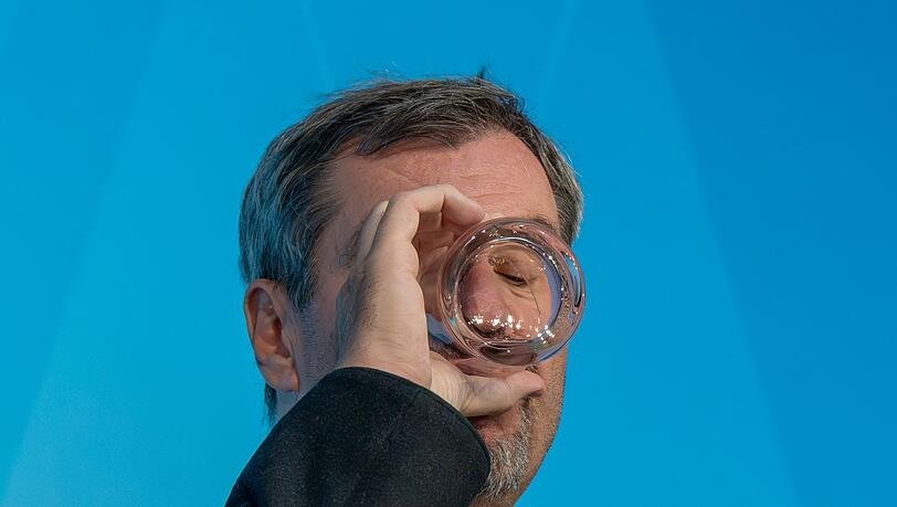 Wasser kostet in Bayern künftig etwas mehr - das hat das Kabinett von Markus Söder beschlossen.
