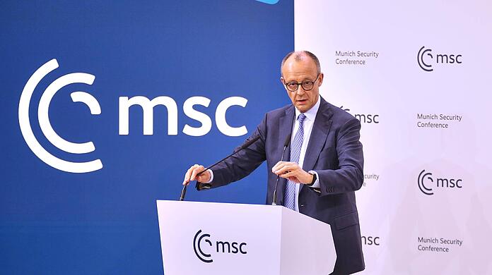 Bundeskanzler Friedrich Merz h&auml;lt die Er&ouml;ffnungsrede.