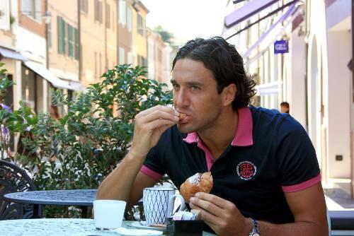 Schluss mit gemütlichen Stunden im Cafe: Luca Toni.