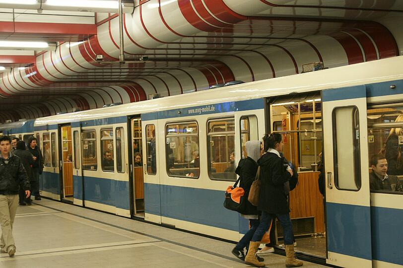 So leer wird es an diesem Samstag wohl auf keinen U-Bahnhof in Richtung Fußball oder Public Viewing zugehen.