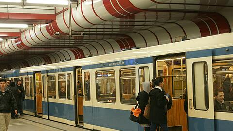 So leer wird es an diesem Samstag wohl auf keinen U-Bahnhof in Richtung Fußball oder Public Viewing zugehen.