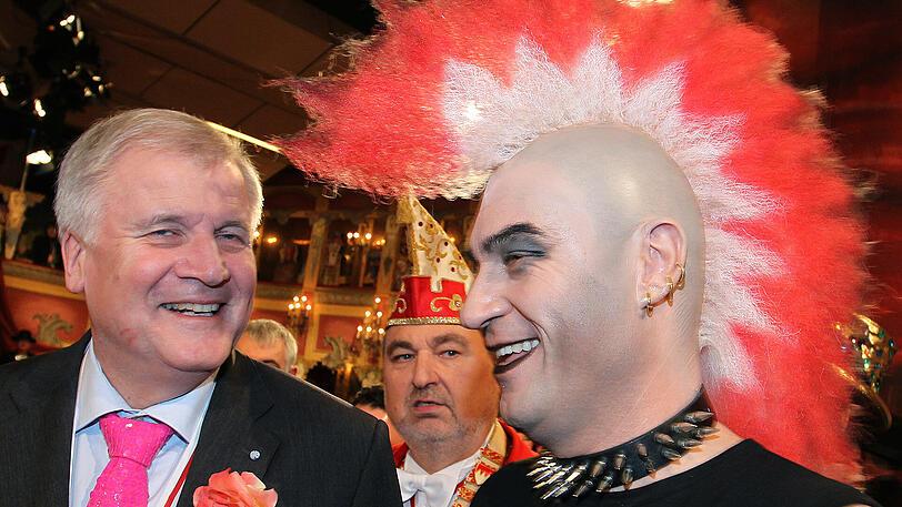 Hast Du mal nen Euro: 2012 war Markus Söder erstmals als Finanzminister bei "Fastnacht in Franken" - und kam prompt als mittelloser Punk.