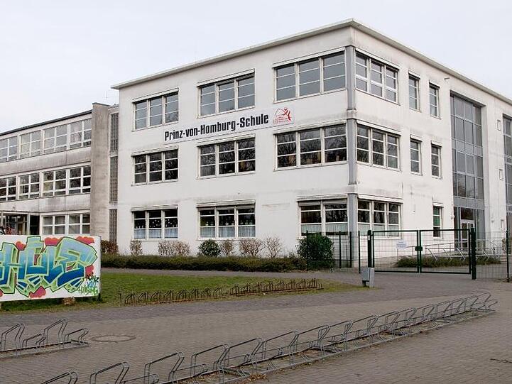 Die Prinz-von-Homburg-Schule mit angeschlossener Grundschule im brandenburgischen Neustadt (Dosse) bleibt wegen des Coronavirus geschlossen.