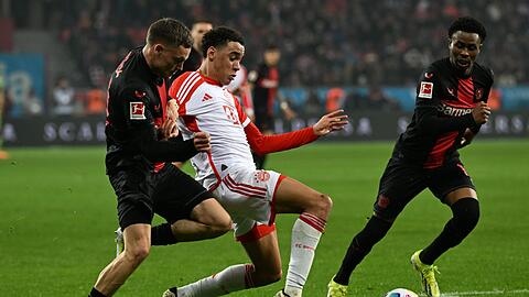 Vereint im Nationalteam, Gegner in der Champions League: Leverkusens Florian Wirtz (l) und Bayerns Jamal Musiala im Kampf um den Ball.