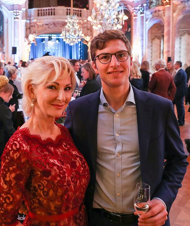 Désirée Nick mit ihrem Sohn Oscar, der inzwischen die britische Staatsangehörigkeit besitzt. Désirée Nick mit ihrem Sohn Oscar, der inzwischen die britische Staatsangehörigkeit besitzt.