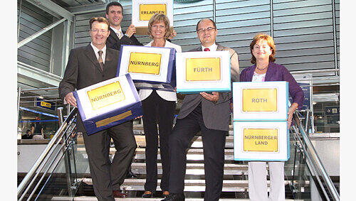 Starteten gestern am Nürnberger Airport schon mal symbolisch Richtung Berlin durch (v. l.): Die CSU-Bundestags-Kandidaten Michael Frieser, Stefan Müller, Dagmar Wöhrl, Christian Schmidt und Marlene Mortler. Starteten gestern am Nürnberger Airport schon mal symbolisch Richtung Berlin durch (v. l.): Die CSU-Bundestags-Kandidaten Michael Frieser, Stefan Müller, Dagmar Wöhrl, Christian Schmidt und Marlene Mortler.