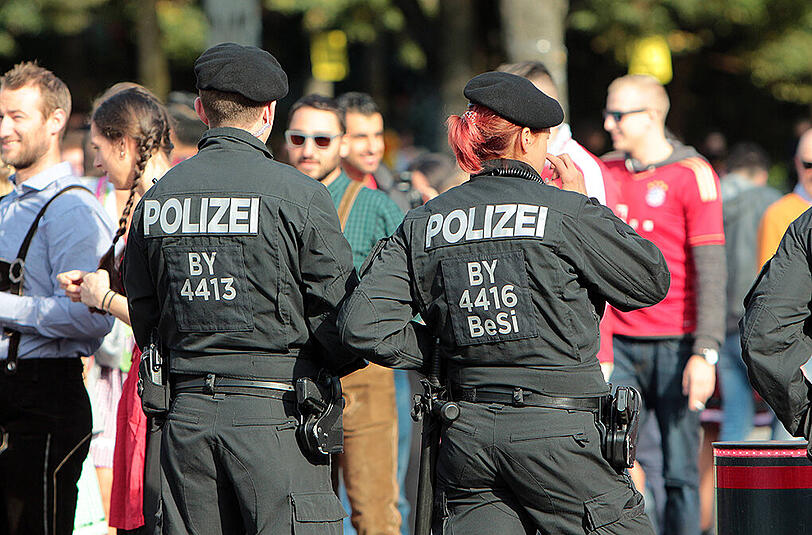 So mancher Polizist wird froh sein, wenn am Montagabend der Wiesn-Trubel ein Ende hat.