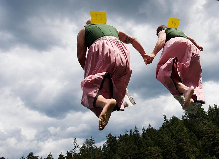 Eine Jury bewertete sowohl die Sprünge als auch die Outfits.