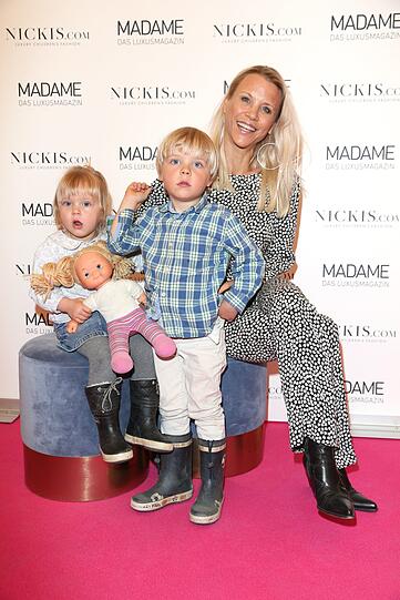 Florentine Rosemeyer mit Tochter Marieluise und Sohn Bernd IV.