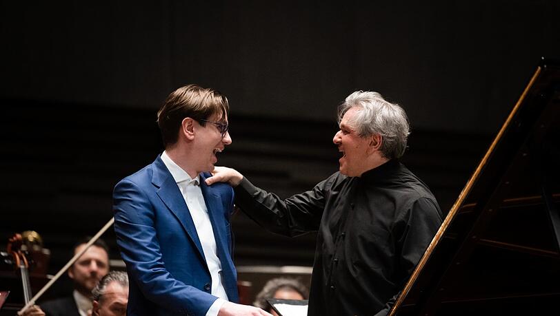 Das perfekte Duo: Antonio Pappano (rechts) mit dem Pianisten Víkingur Ólafsson in der Isarphilharmonie.
