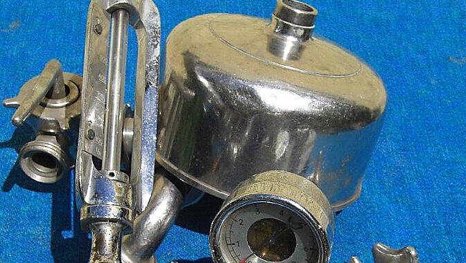 Die Armaturen einer Sauerkrautfabrik gehören zu den hundert Dingen, die ausgestellt werden. Die Armaturen einer Sauerkrautfabrik gehören zu den hundert Dingen, die ausgestellt werden.