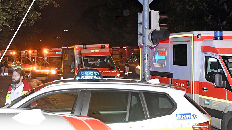 Der Rettungsdienst war mit mehreren Fahrzeugen im Einsatz.