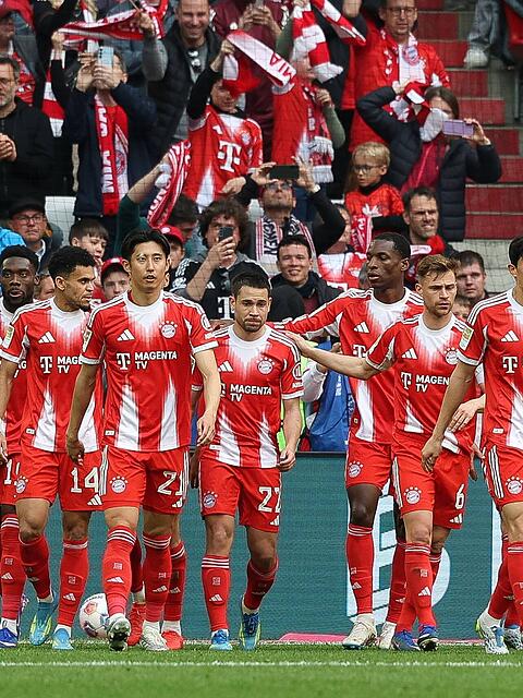 Drehten die Partie gegen den VfB Stuttgart: Der FC Bayern um Raphael Guerreiro.