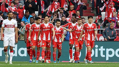 Drehten die Partie gegen den VfB Stuttgart: Der FC Bayern um Raphael Guerreiro.