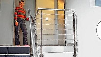 Bauherren sollten sich die Treppengestaltung genau überlegen. Gutes Licht und ein langer Handlauf: So ist die Treppe sicher. Bauherren sollten sich die Treppengestaltung genau überlegen. Gutes Licht und ein langer Handlauf: So ist die Treppe sicher.