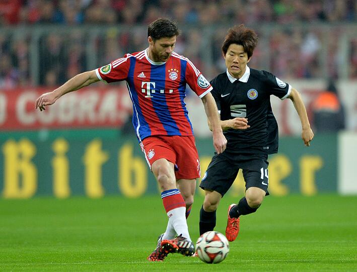 XABI ALONSO - NOTE 3 - Der Ballverteiler. Sobald er den Platz betritt, ist er der Chef. Fast jeder Angriffsaufbau lief über den Spanier. Große Laufleistung, aber mit Konzentrationsschwächen.