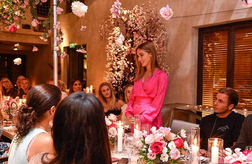 Ann-Kathrin Götze hat zum Dinner in den Bayerischen Hof geladen