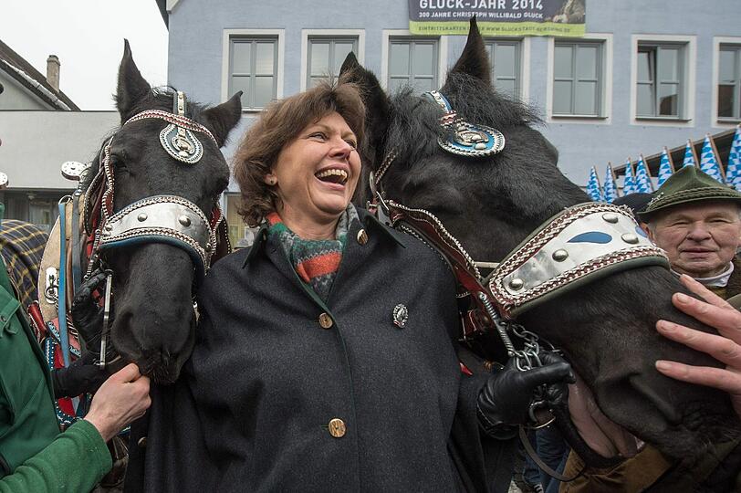 Ilse Aigner auf dem Berchinger Rossmarkt.