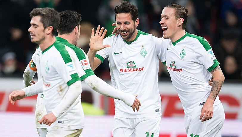 Claudio Pizarro feiert seinen ersten Saisontreffer. Claudio Pizarro feiert seinen ersten Saisontreffer.