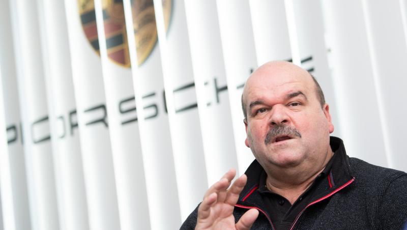 Werner Weresch, Betriebsratschef bei Porsche, fordert zehn Jahre Beschäftigungssicherung in Stuttgart. Werner Weresch, Betriebsratschef bei Porsche, fordert zehn Jahre Beschäftigungssicherung in Stuttgart.