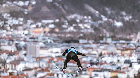 Einen Tag vor der ersten Entscheidung am Bergisel müssen die Skispringer die Qualifikation meistern.