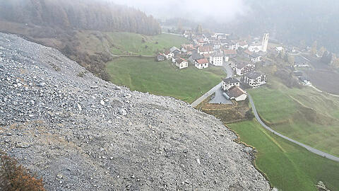 Ein Blick auf Brienz im Kanton Graubünden. Am 15. Juni 2023 hat ein Erdrutsch das Dorf beinahe erreicht. Zu diesem Zeitpunkt ist es schon evakuiert gewesen.