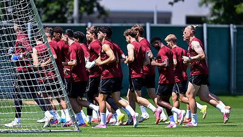 Augsburg will in der Bundesliga wieder auf einen einstelligen Tabellenplatz. Augsburg will in der Bundesliga wieder auf einen einstelligen Tabellenplatz.