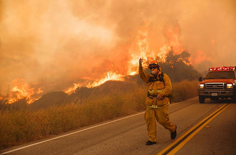 Waldbrände nördlich von Los Angeles haben sich weiter ausgebreitet. Foto: Eugene Garcia