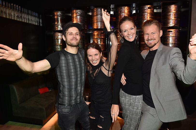Darya Gritsyuk und Freund Philip Birnstiel sowie Gregor Teicher mit Frau Stephanie
