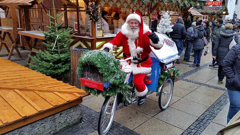 Der Nikolaus auf dem Weg zum nächsten Einsatz.