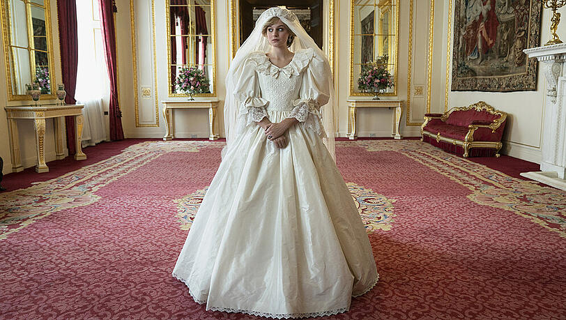 Emma Corrin in der vierten Staffel von "The Crown" als Prinzessin Diana im Brautkleid. Emma Corrin in der vierten Staffel von "The Crown" als Prinzessin Diana im Brautkleid.