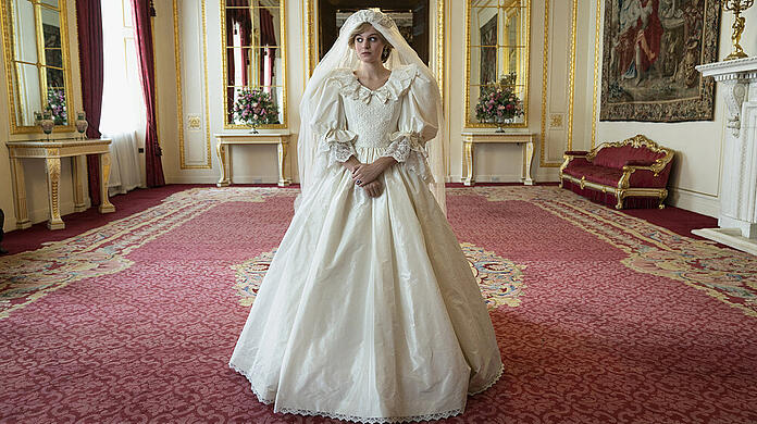 Emma Corrin in der vierten Staffel von "The Crown" als Prinzessin Diana im Brautkleid.