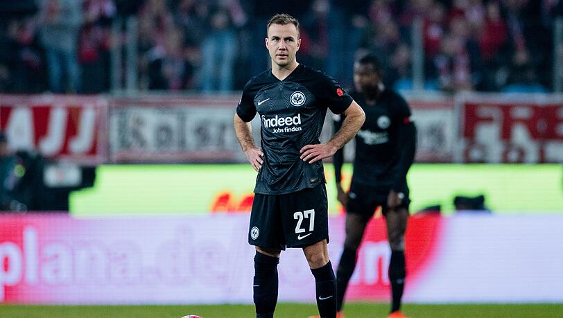 Niederlage in Köln: Frankfurt um Mario Götze verliert den Anschluss an die Spitzenplätze.