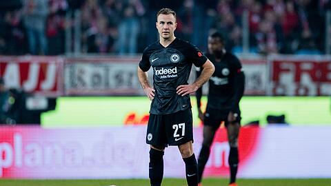 Niederlage in Köln: Frankfurt um Mario Götze verliert den Anschluss an die Spitzenplätze.
