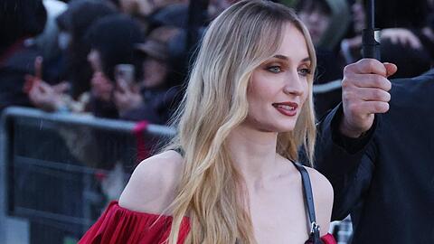Nach der Trennung von ihrem Ehemann scheint Sophie Turner neues Glück in der Liebe gefunden zu haben.