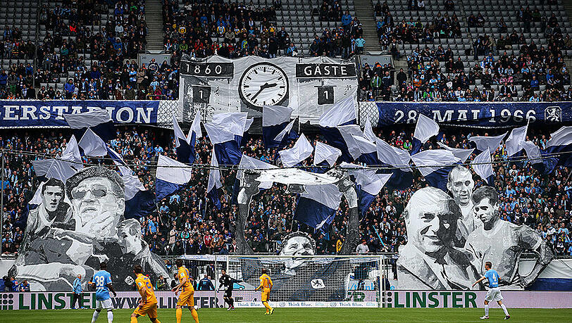 Unvergessen, der Titelgewinn 1966! Die Meisterchoreographie der Löwen-Fans beim Spiel des TSV 1860 gegen Braunschweig. Unvergessen, der Titelgewinn 1966! Die Meisterchoreographie der Löwen-Fans beim Spiel des TSV 1860 gegen Braunschweig.