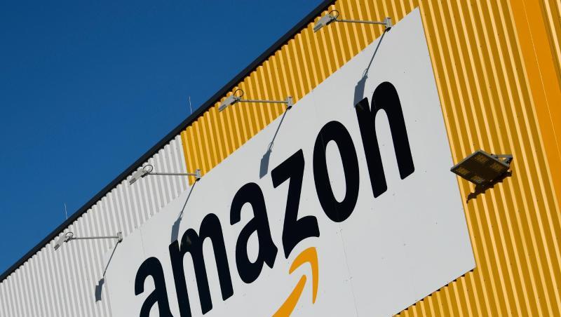 Das Logo von Amazon an einem Amazon-Logistikzentrum. Foto: Ina Fassbender/dpa/Archivbild Das Logo von Amazon an einem Amazon-Logistikzentrum. Foto: Ina Fassbender/dpa/Archivbild