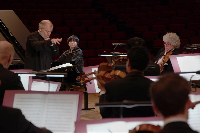 Valery Gergiev und der junge japanische Pianist Mao Fujita.