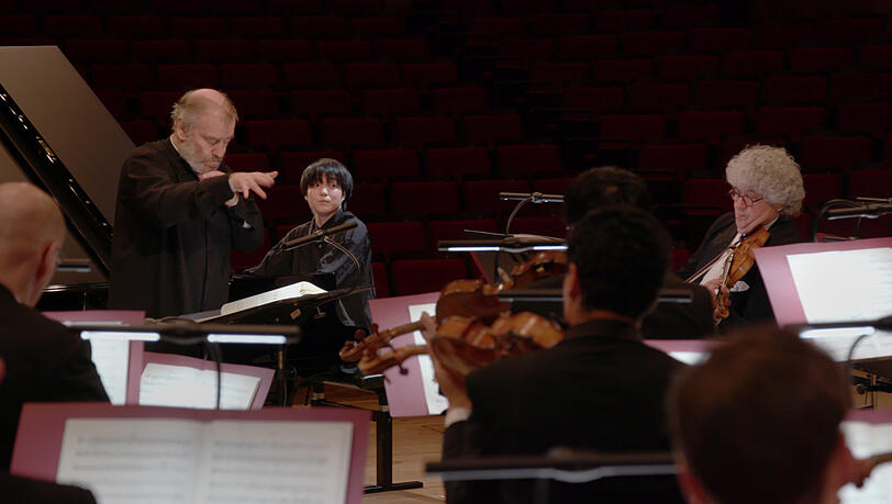 Valery Gergiev und der junge japanische Pianist Mao Fujita. Valery Gergiev und der junge japanische Pianist Mao Fujita.
