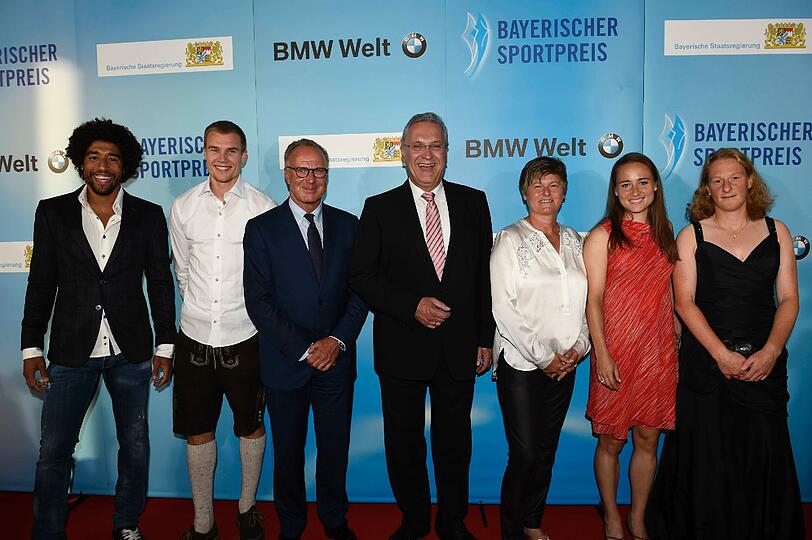 Bayerischer Sportpreis 2015: Die Spieler und Verantwortlichen der Doppelmeister-Mannschaften des FC Bayern