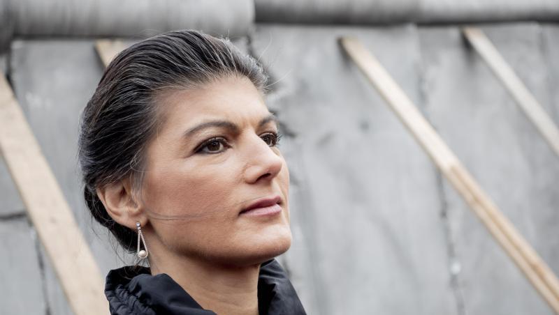 Sahra Wagenknecht: "Wir lassen uns viel zu viel von schlechten Regierungen gefallen." Sahra Wagenknecht: "Wir lassen uns viel zu viel von schlechten Regierungen gefallen."