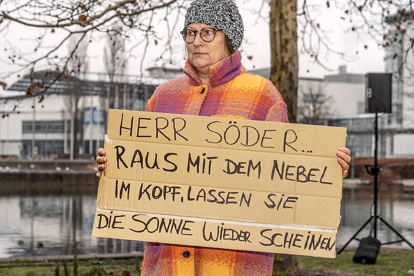 Demonstration in München: Eltern und Erzieher protestieren gegen das Kinderstartgeld-Aus der Bayerischen Staatsregierung. Demonstration in München: Eltern und Erzieher protestieren gegen das Kinderstartgeld-Aus der Bayerischen Staatsregierung.
