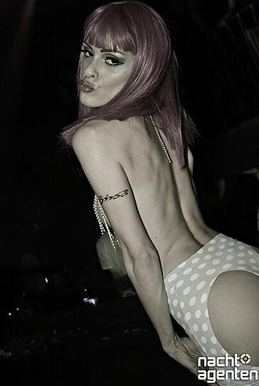 Beim "Honey Bunny" im Jack Rabbit war am Freitag viel nackte Haut zu sehen. Mehr Bilder unter:  www.nachtagenten.de