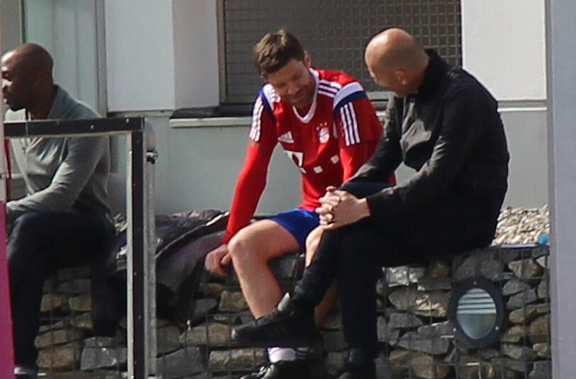 Zinedine Zidane, Willy Sagnol und Co. am Trainingsgelände des FC Bayern an der Säbener Straße.